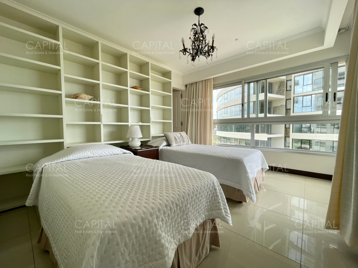 Apartamento ID.25018 - Apartamento en Torre Lobos Punta del Este Tres Dormitorios en Suite 