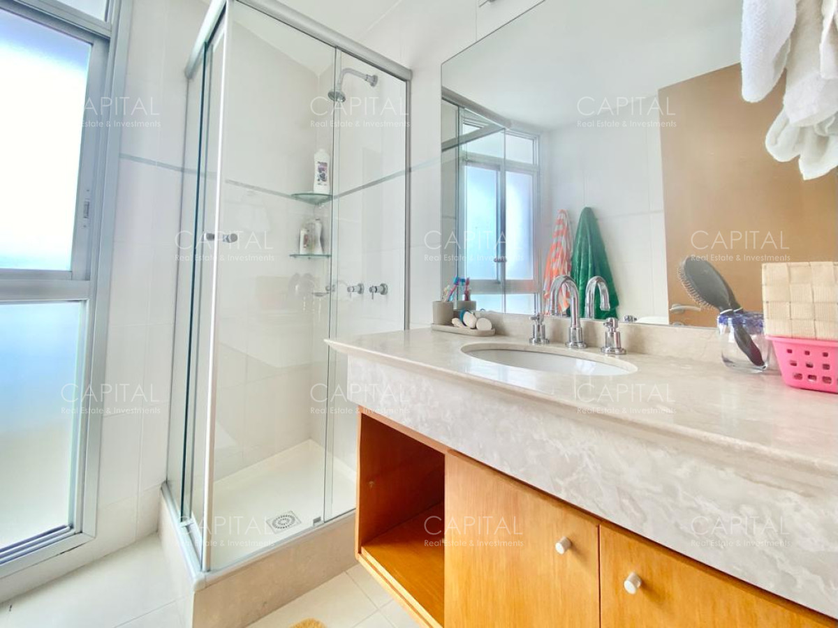 Apartamento ID.33186 - Apartamento de tres suites y dependencia con vista al mar Punta del Este.