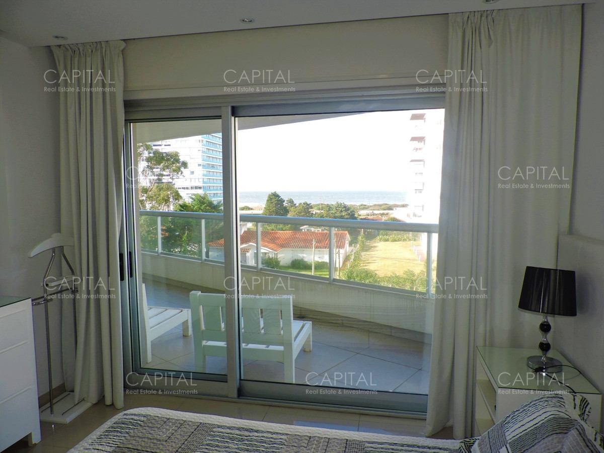 Apartamento ID.37022 - Moderno semipiso 3 dormitorios y dependencia en Playa Brava