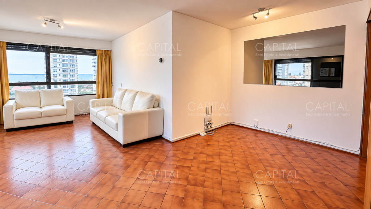 Apartamento ID.40808 - Apartamento en venta en Península, Punta del Este, ubicado a 100 metros del mar.