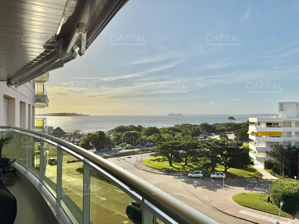 Apartamento ID.34948 - Coral Tower de tres dormitorios en venta Playa Mansa primera fila 