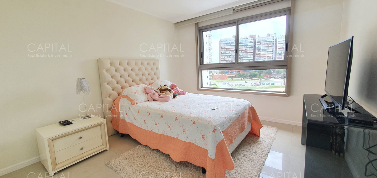 Apartamento ID.32278 - Venta departamento frente al mar tres dormitorios mas dependencia Playa Brava Punta del Este