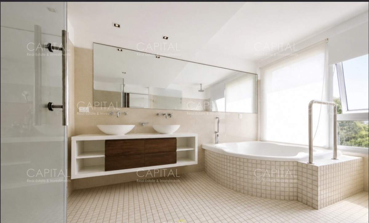 Apartamento ID.40745 - Departamento en Primera línea en Punta del Este,Playa Bravaen Venta