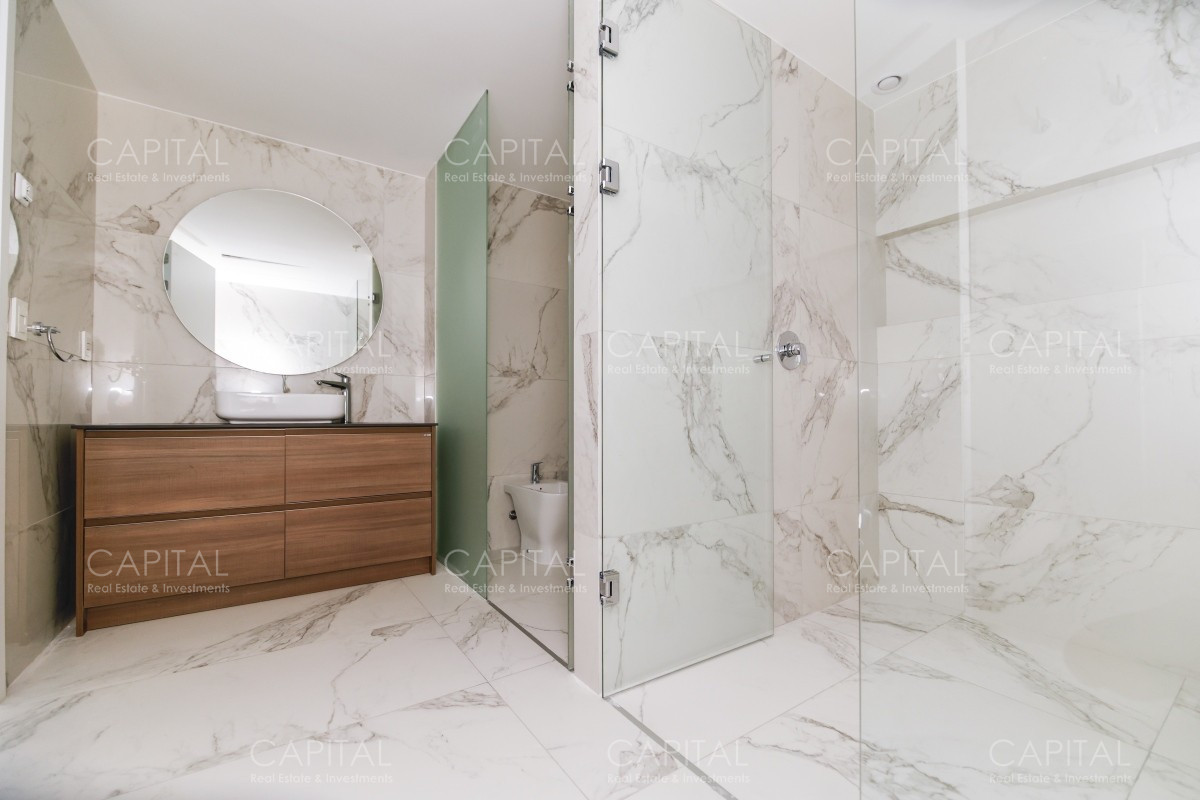 Apartamento ID.36628 - Apartamento unificado en venta, Playa Mansa, Edificio Venetian, cuatro dormitorios + servicio