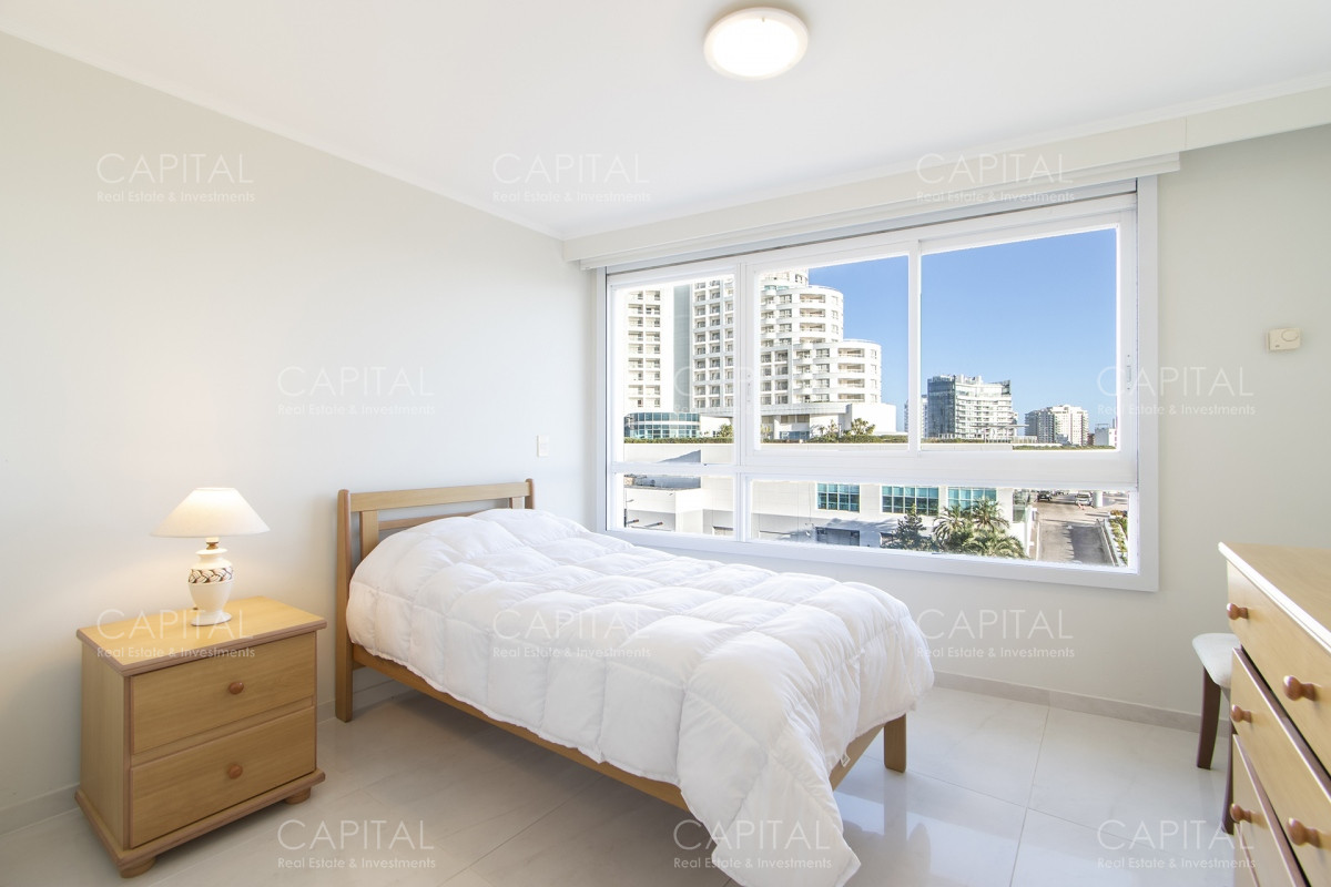 Apartamento ID.33655 - Milenium Tower Punta del Este Apartamento de tres dormitorios mas dependencia en Millenium Tower en Venta
