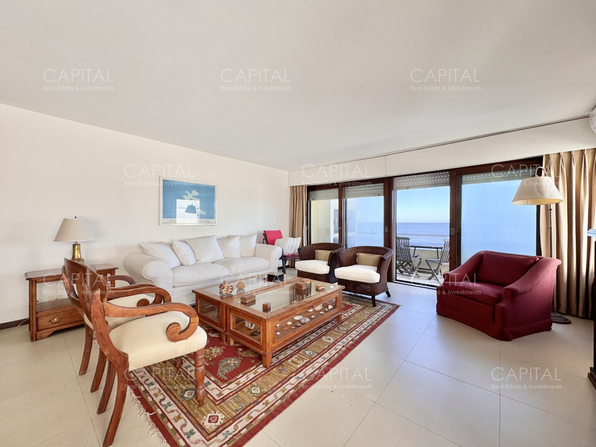 Apartamento ID.38759 - Apartamento de tres dormitorios en venta en Península, Punta del Este.