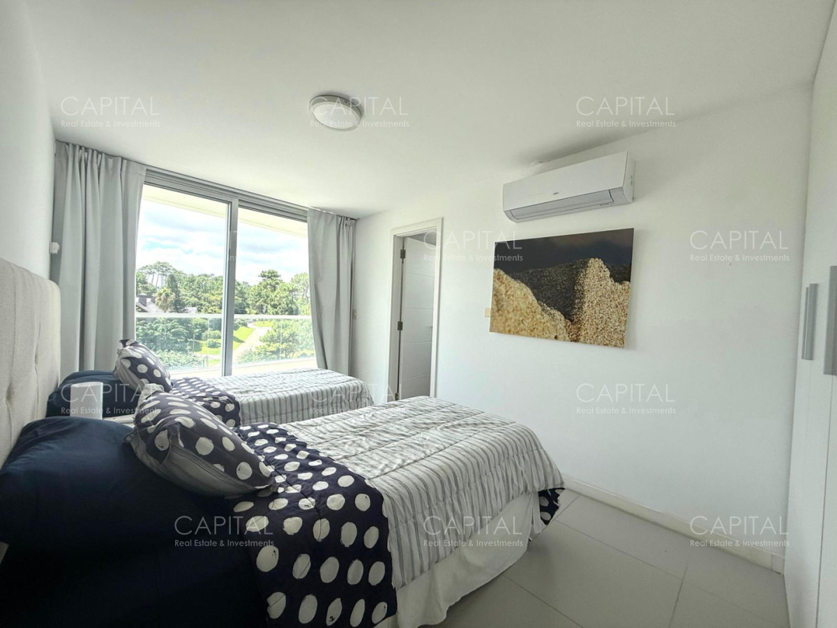 Apartamento ID.32040 - Venta departamento tres dormitorios en suite frente al mar Playa Mansa Punta del Este