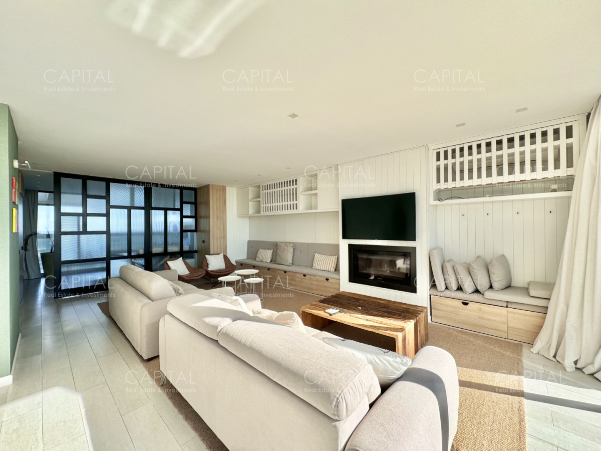 Apartamento ID.39802 - Penthouse Duplex con piscina y parrillero propio frente al Mar, en venta, Punta del Este