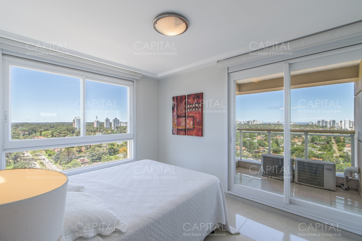 Apartamento ID.33697 - Apartamento en Le Jardin de tres dormitorios y dependencia de servicio en Venta Punta del Este en venta