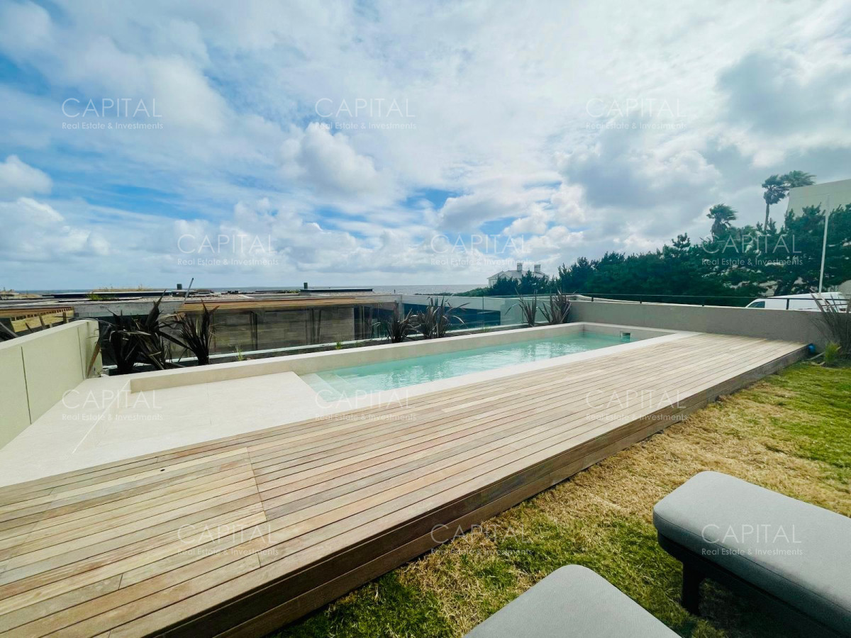 Apartamento ID.38226 - Departamento  en venta sobre el mar en La Barra con piscina y parrillero