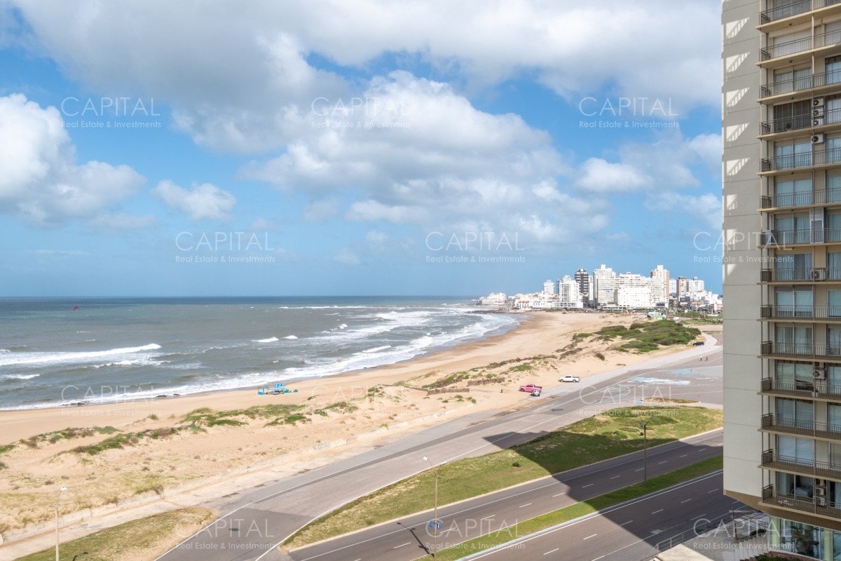 Apartamento ID.30942 - Venta de amplio apartamento sobre playa Brava íntegramente reciclado