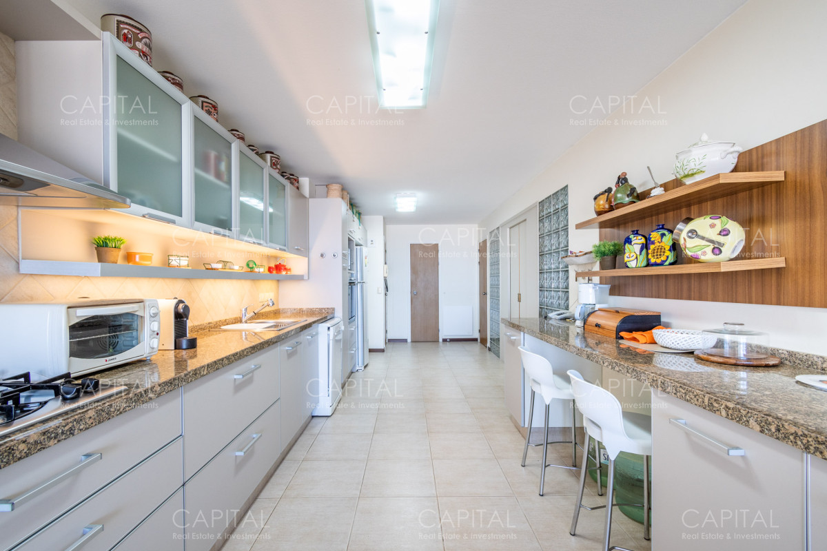 Apartamento ID.30942 - Venta de amplio apartamento sobre playa Brava íntegramente reciclado