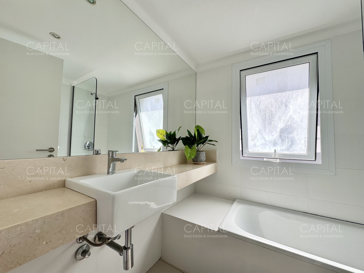 Apartamento ID.37436 - Apartamento de tres domritorios en venta en primera linea de Playa Mansa Punta del Este