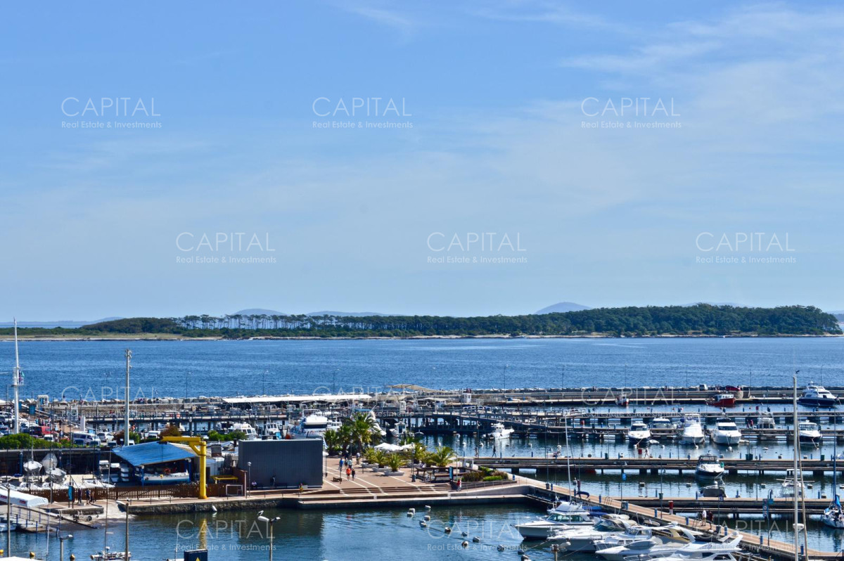 Puerto de Punta del Este Apartamento en Venta  Tres Dormitorios  - CCP31241A
