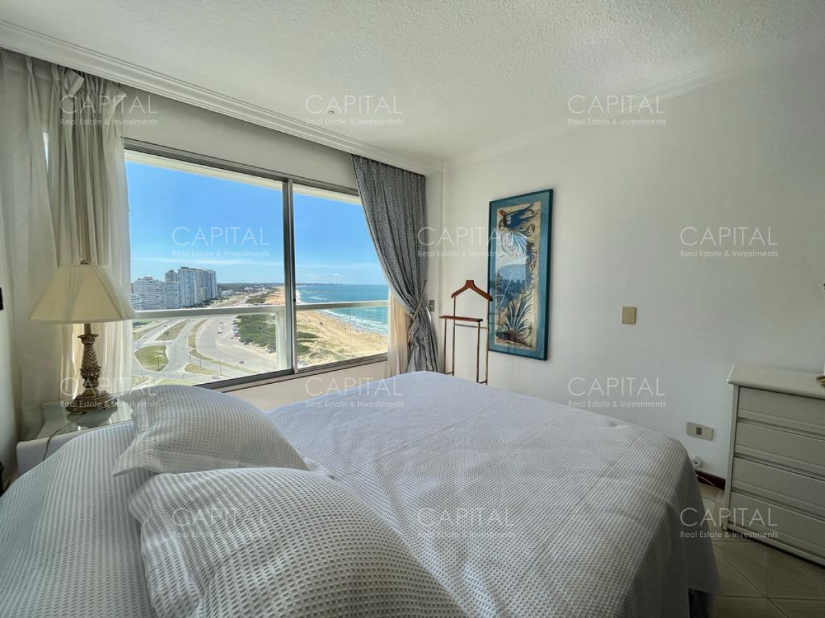 Apartamento ID.34226 - Amplio Apartamento Playa Brava 3 dormitorios mas dependencia