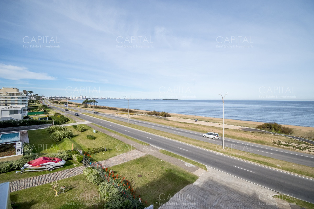 Apartamento ID.27993 - Apartamento PentHouse de 3 dormitorios y dependencia en alquiler anual.