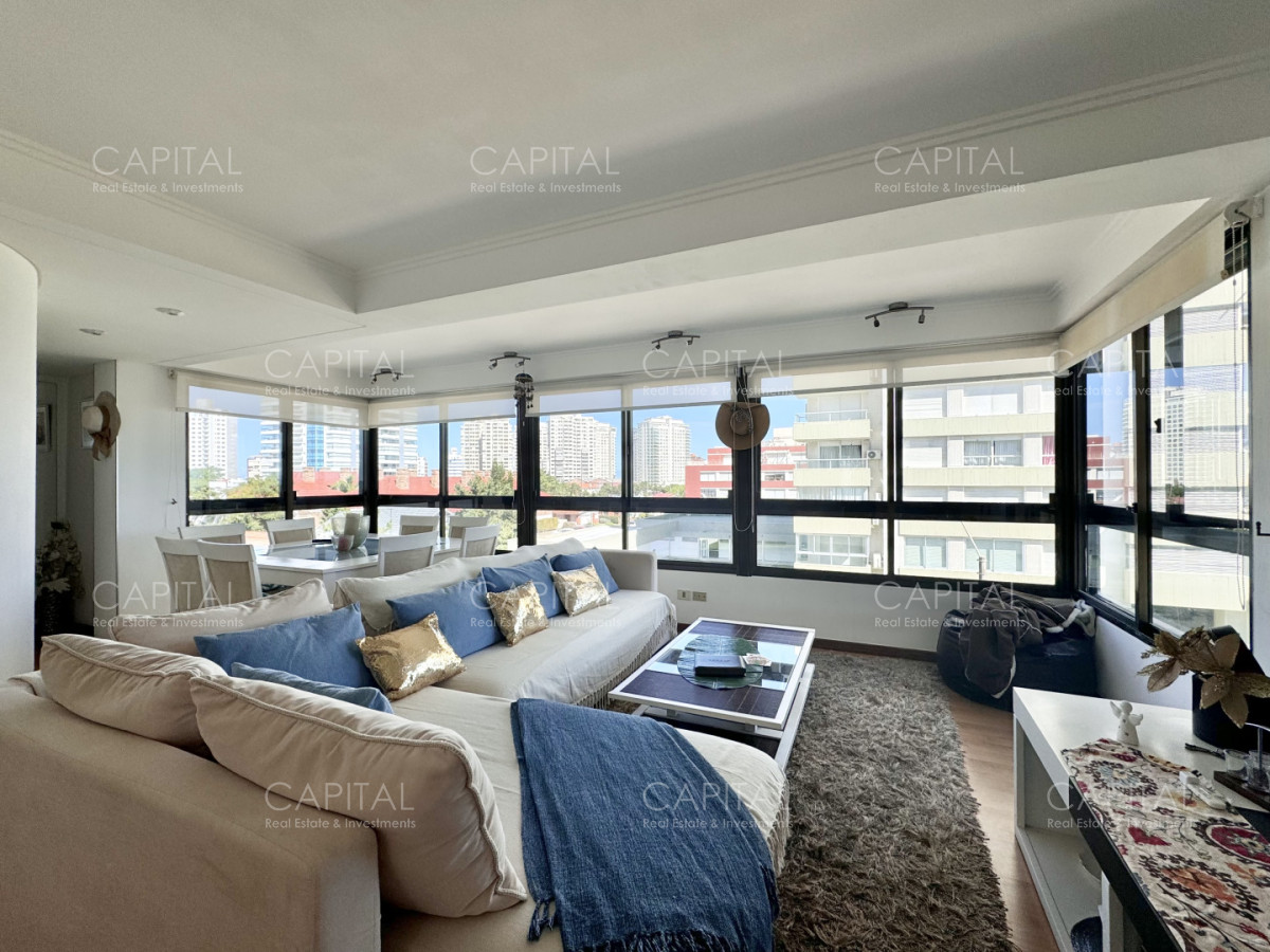 Apartamento ID.38763 - Edificio en primera linea del mar, departamento de tres dormitorios en venta, Playa Mansa.