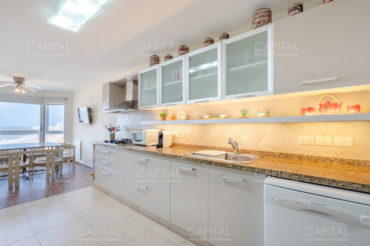 Apartamento ID.30942 - Venta de amplio apartamento sobre playa Brava íntegramente reciclado