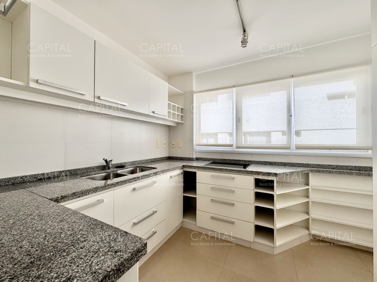 Apartamento ID.38759 - Apartamento de tres dormitorios en venta en Península, Punta del Este.