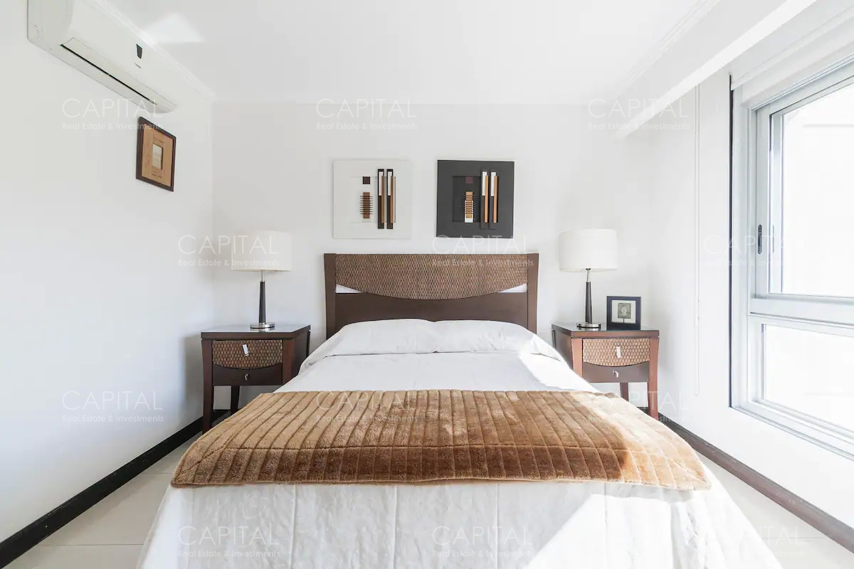 Apartamento ID.33892 - Apartamentoen torre lobos de tres dormitorios en primera linea frente al mar en Playa Brava en Alquiler, Punta del Este