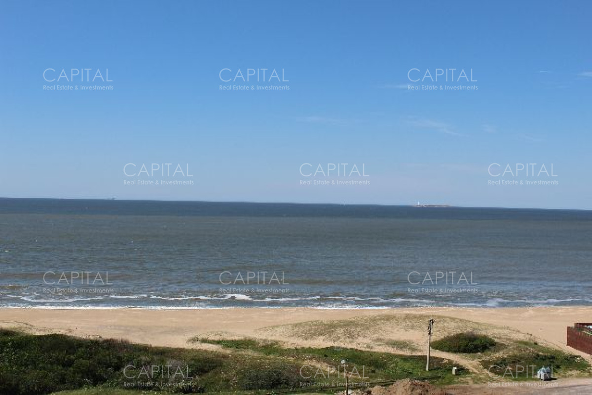 Apartamento ID.27137 - Excelente apartamento de 2 dormitorios en primera línea del mar