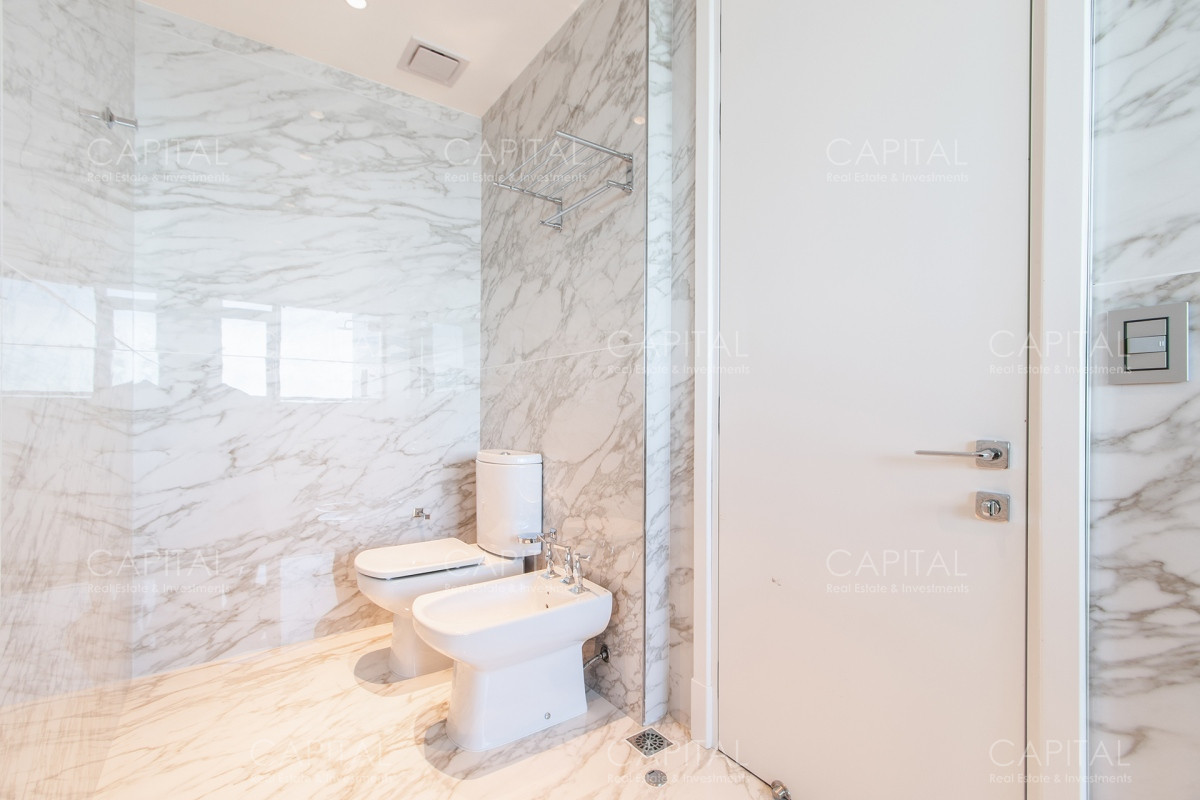 Apartamento ID.33684 - Fendi Chateau Apartamento Unificado Primera Fila en Playa Mansa de Punta del este en Venta