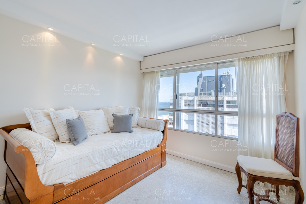 Apartamento ID.30607 - Penthouse de Cuatro Dormitorios frente al Mar - Venta Playa Mansa