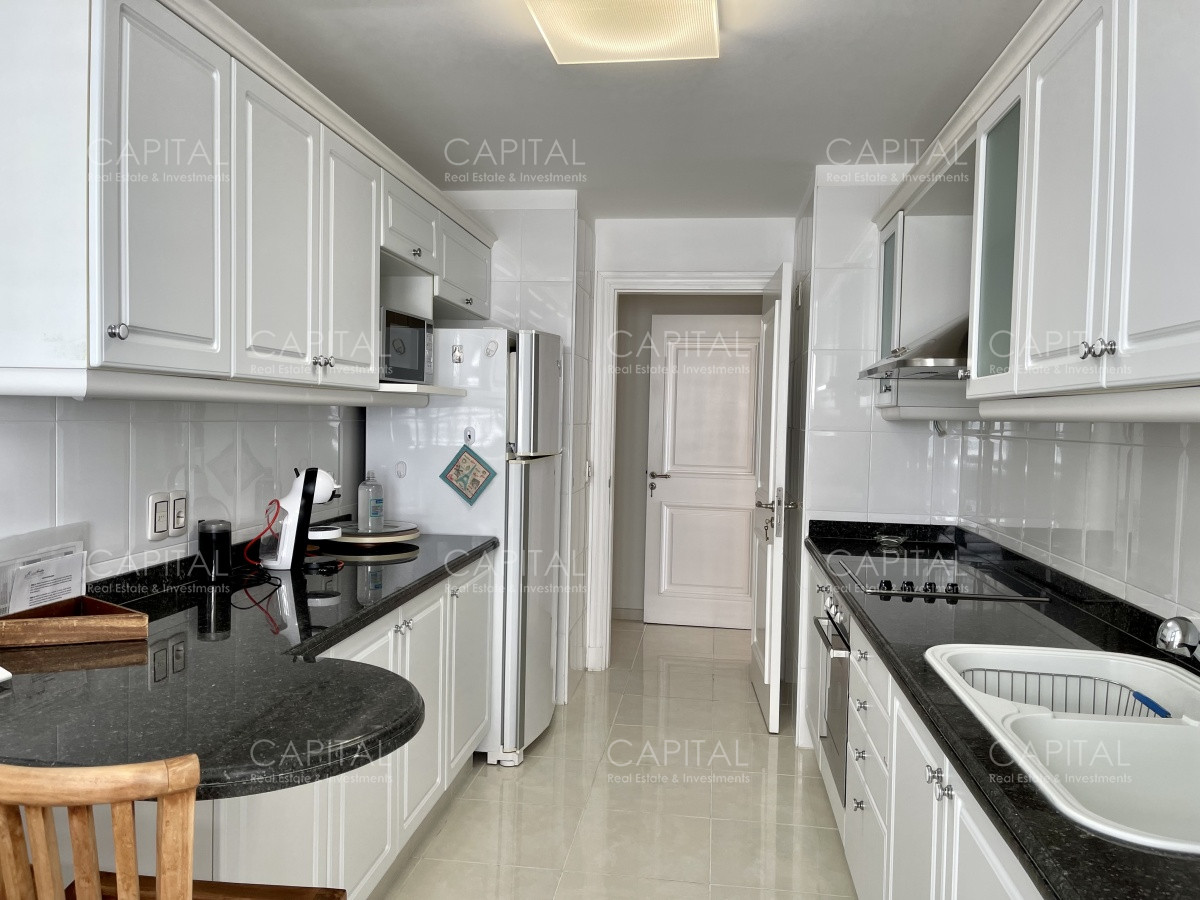 Apartamento ID.31040 - Venta de apartamento esquinero Le Jardin Punta del Este