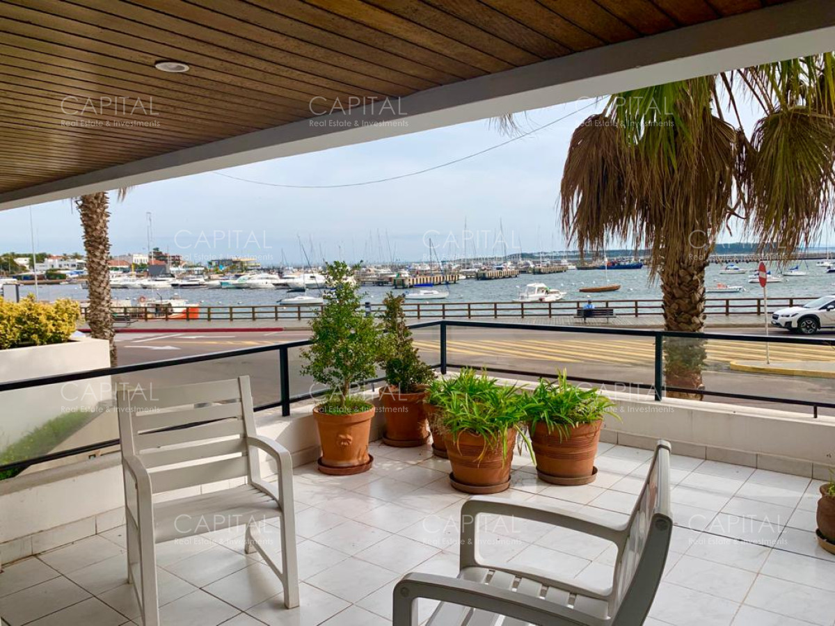 Apartamento ID.26044 - Espectacular Apartamento Frente al Puerto con vista al Mar, Punta del Este 