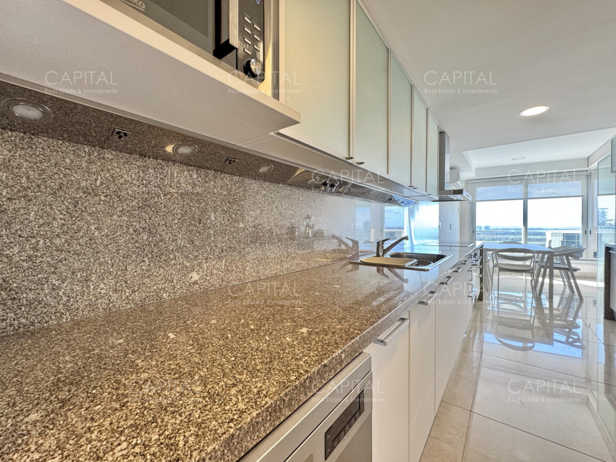 Apartamento ID.39295 - Le Parc esquinero piso alto en playa brava en venta