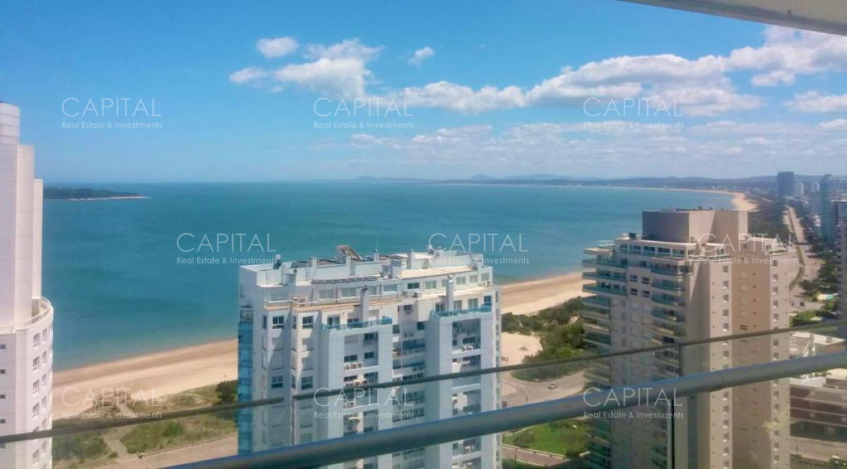 Apartamento ID.33186 - Apartamento de tres suites y dependencia con vista al mar Punta del Este.