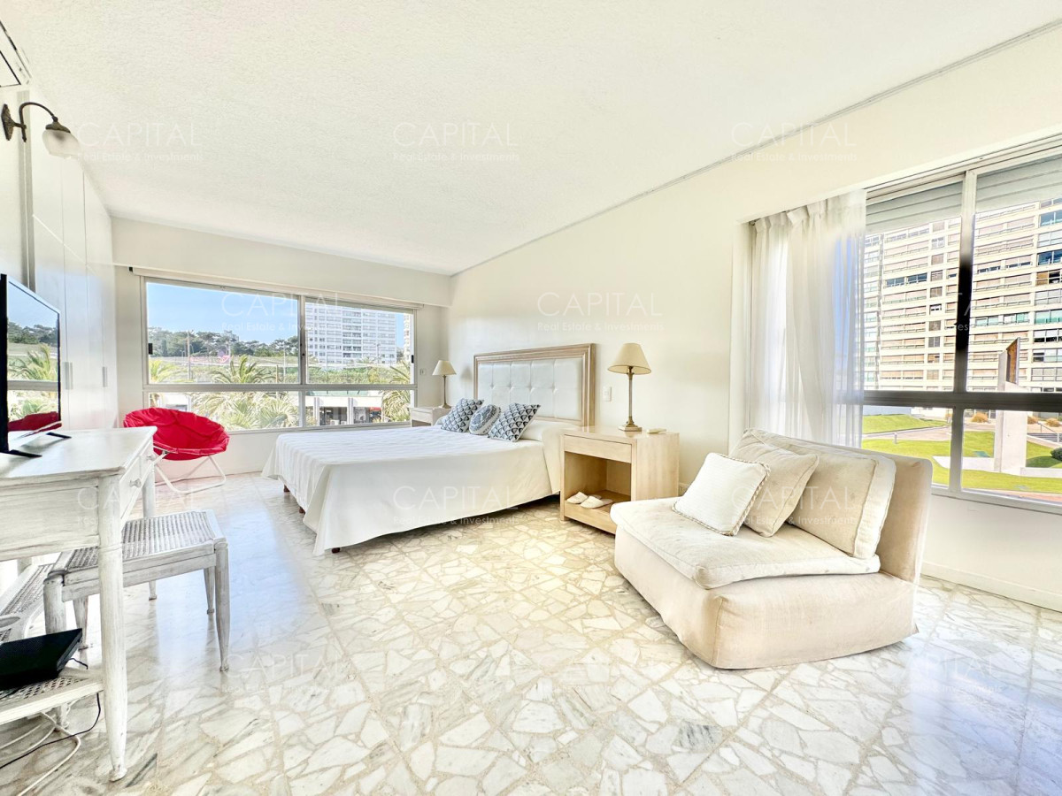 Apartamento ID.36358 - Excelente Apartamento primera linea playa mansa en edificio de categoría