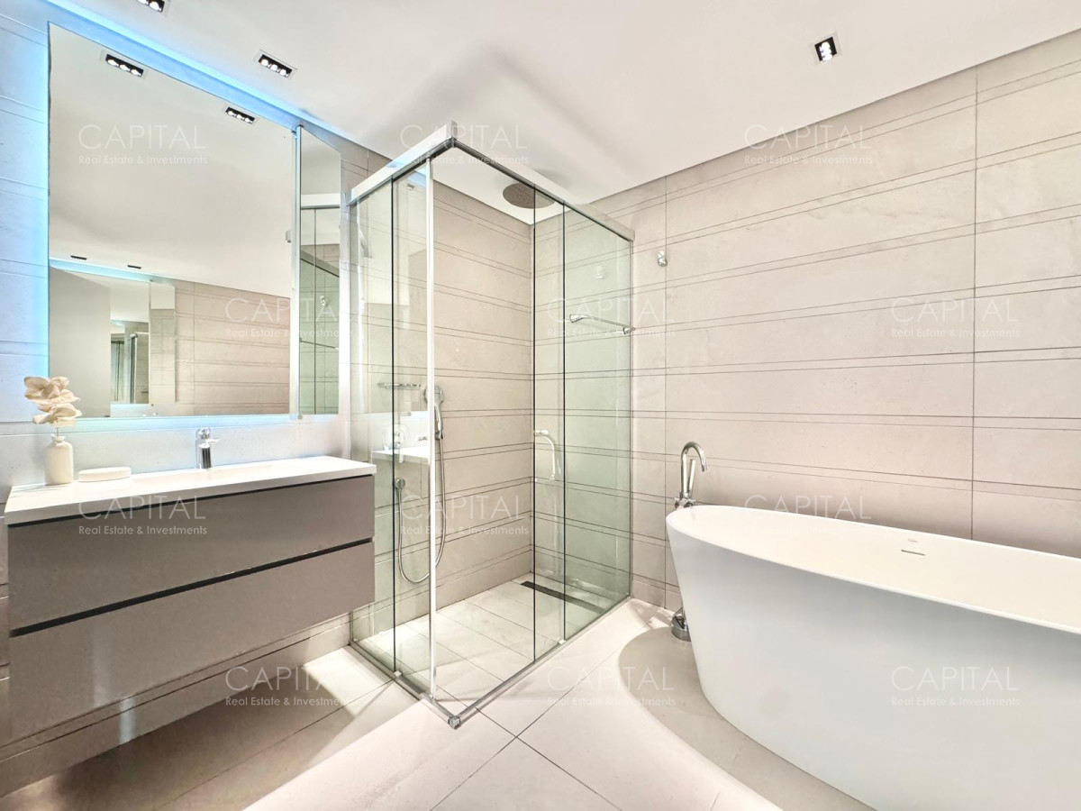 Apartamento ID.32036 - Apartamento de tres dormitorios en Le Parc, Primera fila en playa brava en venta