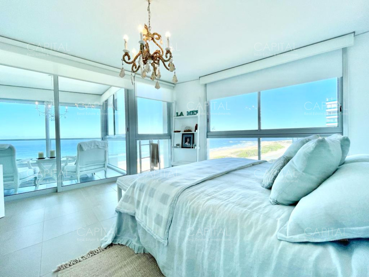 Apartamento ID.31416 - Le Parc Punta del Este de tres dormitorios más dependencia en torre de categoría sobre playa Brava, Punta del Este