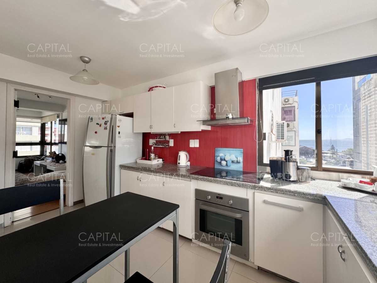 Apartamento ID.38763 - Edificio en primera linea del mar, departamento de tres dormitorios en venta, Playa Mansa.