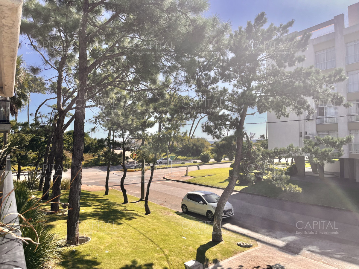 Apartamento ID.37925 - Apartamento en venta de 2 Dormitorios Frente al Mar Playa Mansa