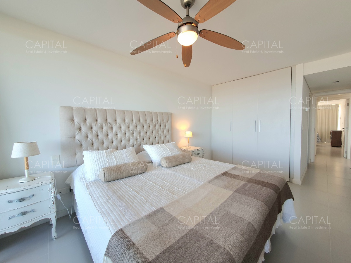 Apartamento ID.32026 - Venta Departamento Primera Línea dos dormitorios y dependencia de servicio en Playa Mansa Punta del Este
