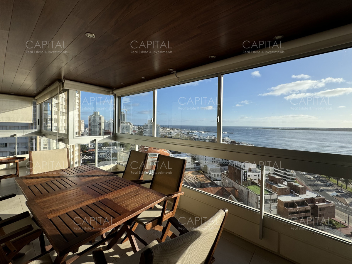 Apartamento ID.38472 - Apartamento en venta de tres dormitorios y dependencia en Playa Mansa, Punta del Este