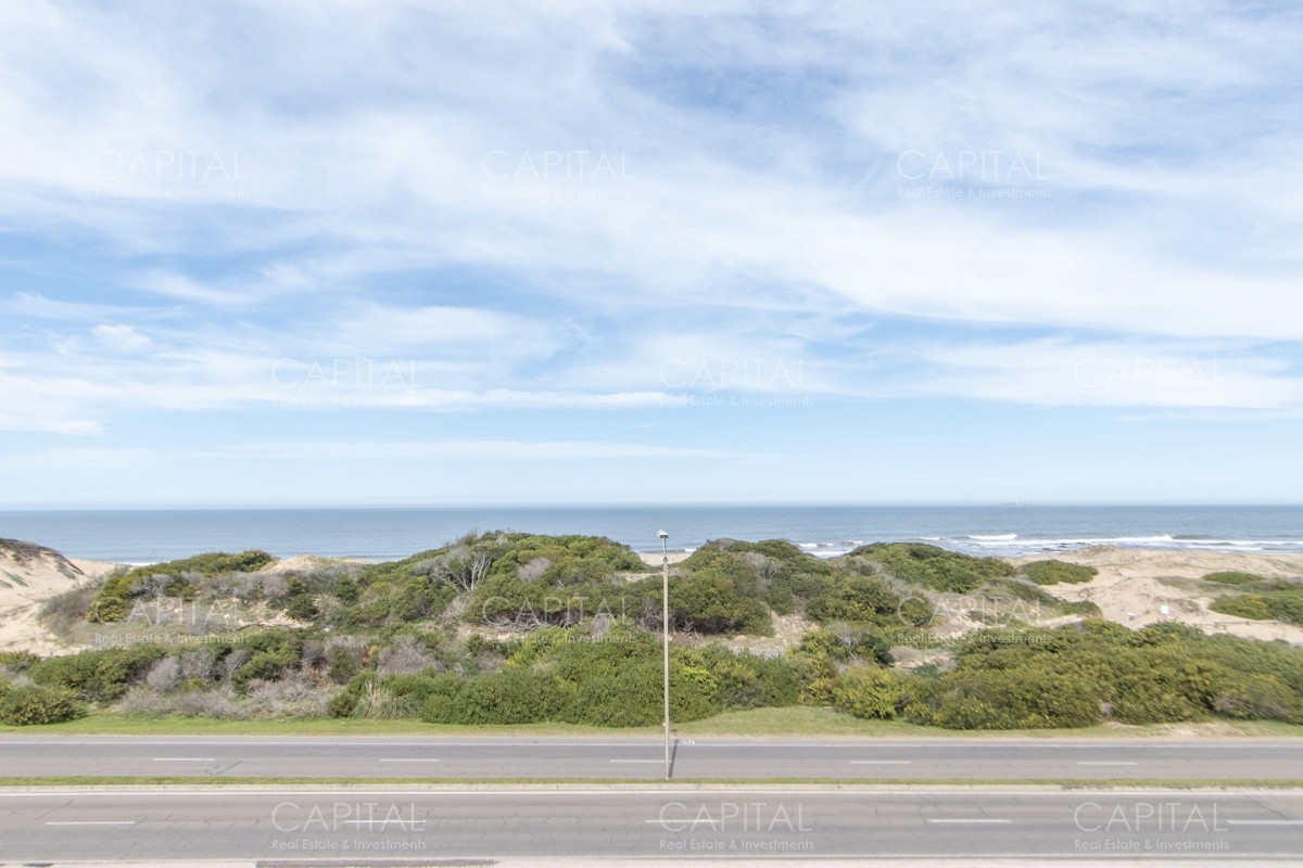 Apartamento ID.24988 - Alquiler Apartamento Frente al Mar Tres Dormitorios y Servicio