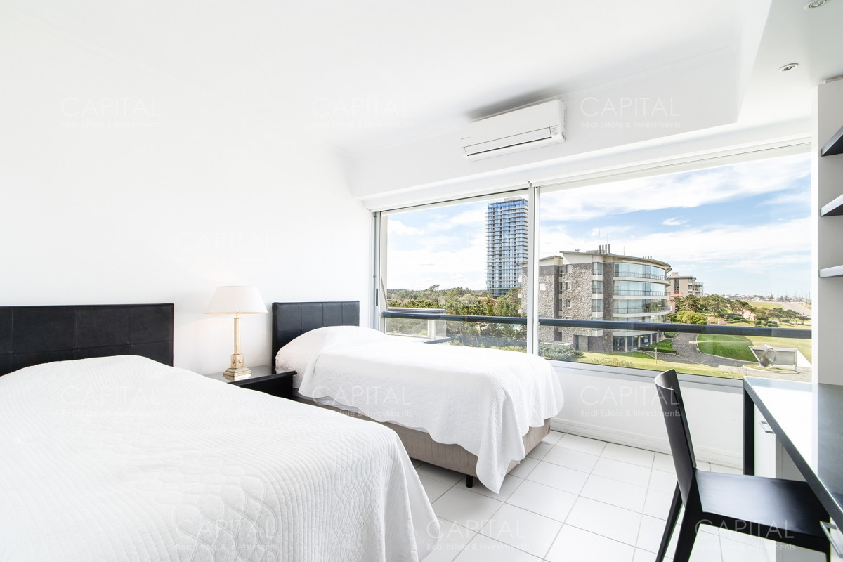 Apartamento ID.24988 - Alquiler Apartamento Frente al Mar Tres Dormitorios y Servicio