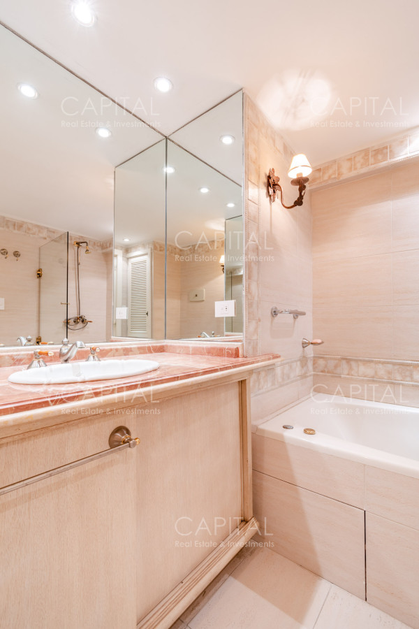 Apartamento ID.30607 - Penthouse de Cuatro Dormitorios frente al Mar - Venta Playa Mansa