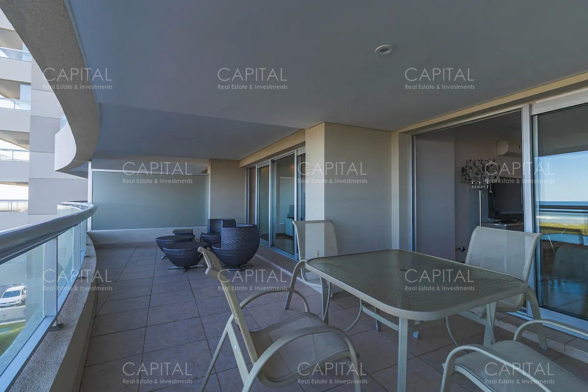 Apartamento ID.33892 - Apartamentoen torre lobos de tres dormitorios en primera linea frente al mar en Playa Brava en Alquiler, Punta del Este