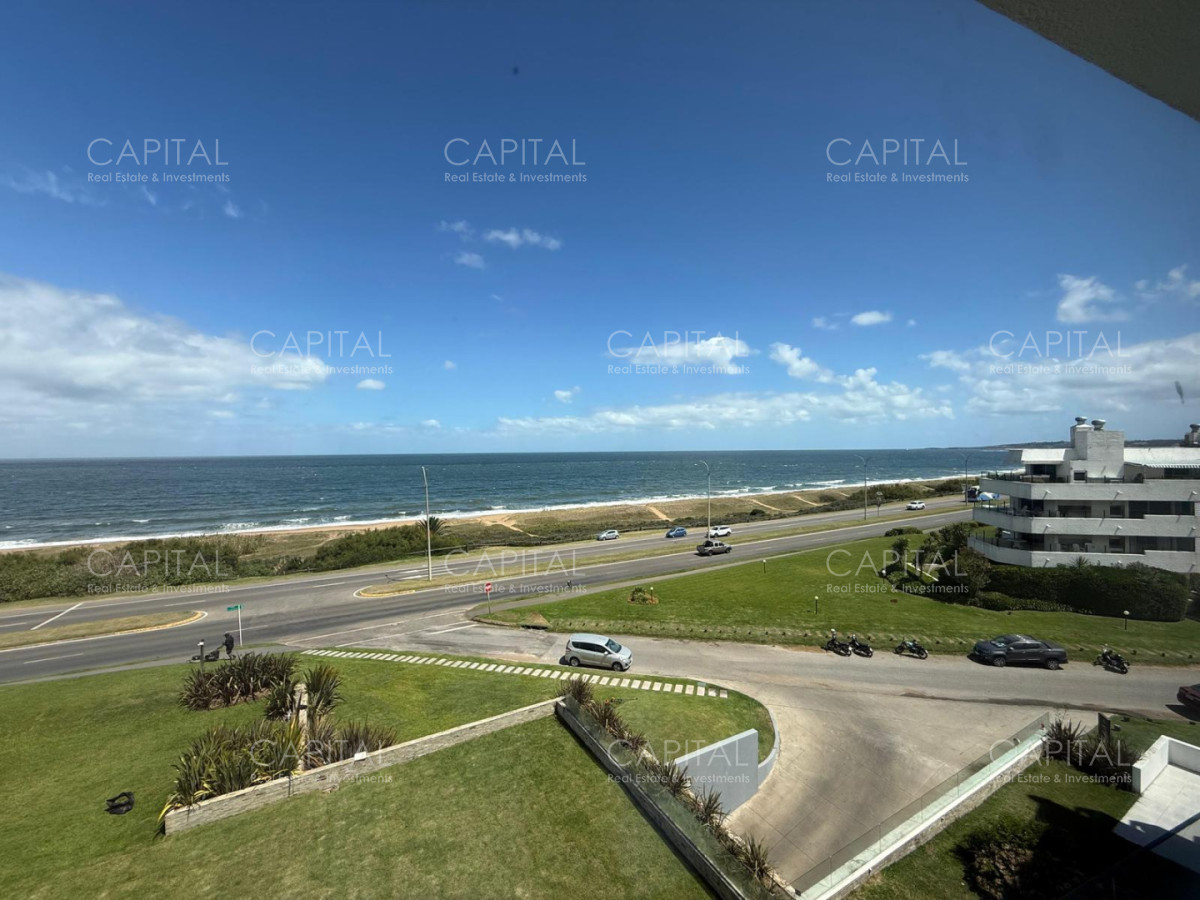 Apartamento ID.32040 - Venta departamento tres dormitorios en suite frente al mar Playa Mansa Punta del Este