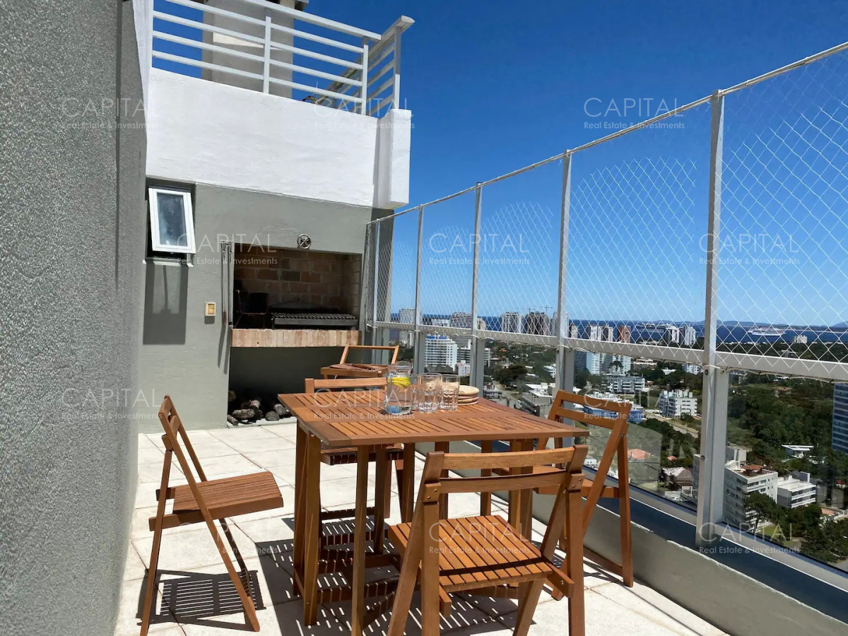 Apartamento ID.33769 - PentHouse de cuatro dormitorios en suite en Le Parc con parrillero propio y dependencia de servicio en Alquiler Temporal