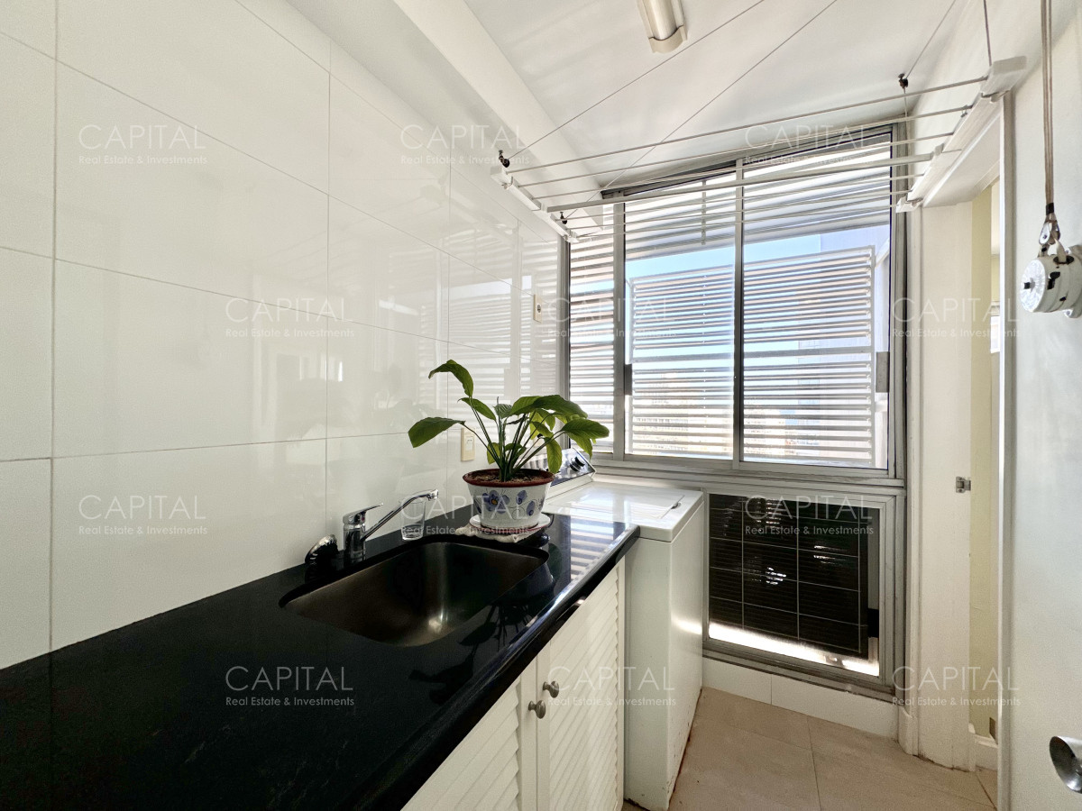 Apartamento ID.38472 - Apartamento en venta de tres dormitorios y dependencia en Playa Mansa, Punta del Este