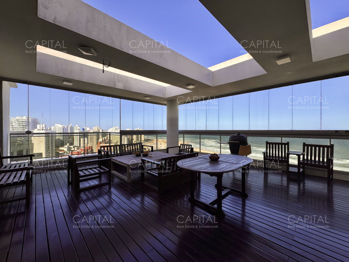 Apartamento ID.39802 - Penthouse Duplex con piscina y parrillero propio frente al Mar, en venta, Punta del Este