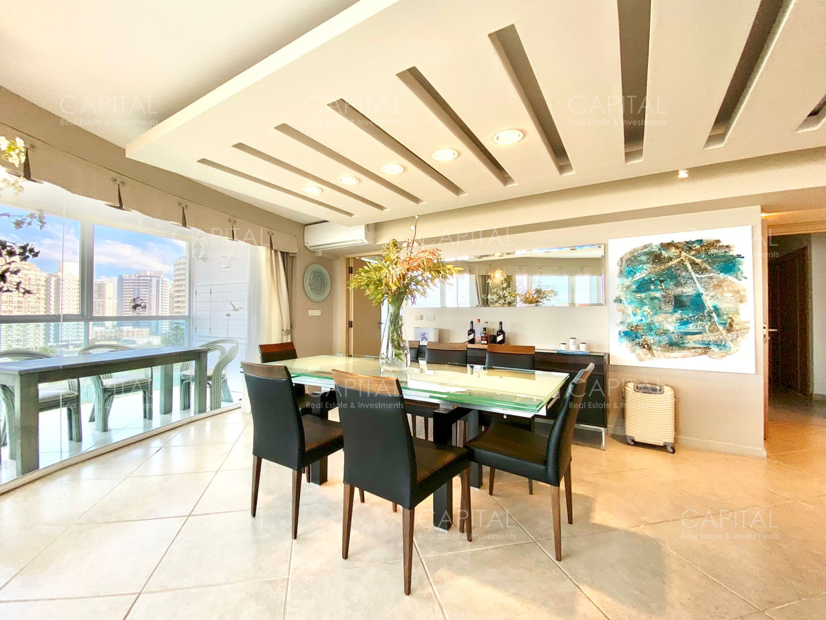 Apartamento ID.30056 - Apartamento de Tres dormitorios con Vista al Mar en Venta en Playa Brava