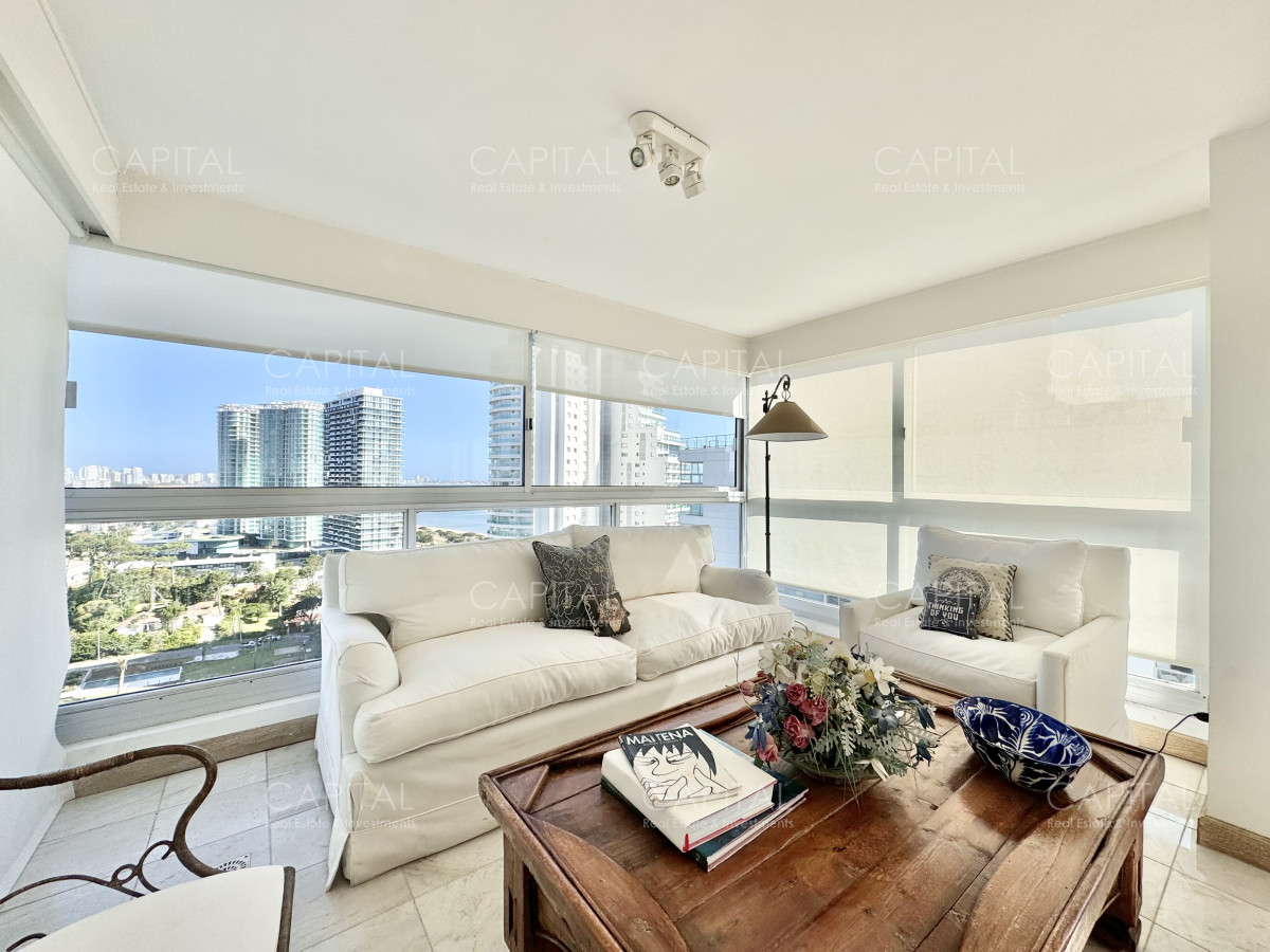 Apartamento ID.39373 - Apartamento de tres dormitorios y dependencia en venta, Playa Mansa, Punta del Este.