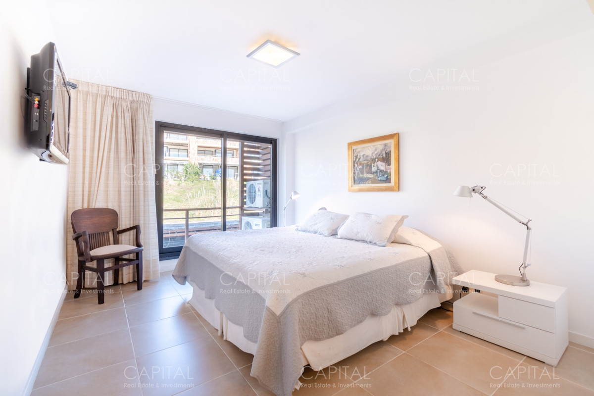 Apartamento ID.28877 - Departamento en venta de dormitorio y medio con dos baños en complejo privado de Punta Ballena