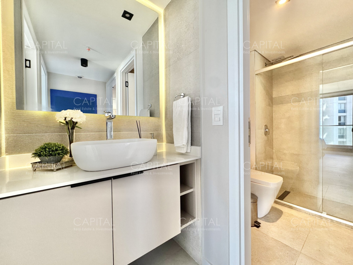 Apartamento ID.40602 - Departamento Esquinero de 2 Dormitorios en Punta del Este con Vista al Mar